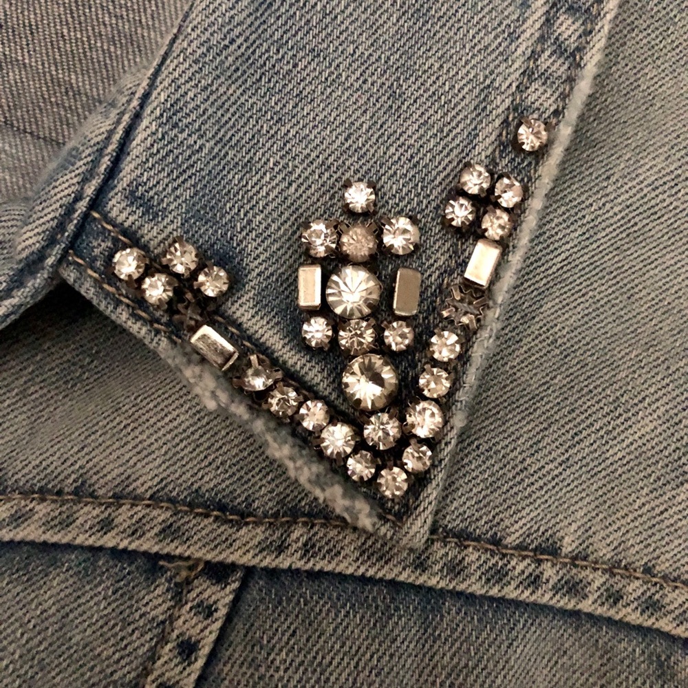 Rhinestone & Studs Denim Shirt! Pearlize snap front! 2 pockets! 3/4 sleeve! S/M - Picture 2 of 15
